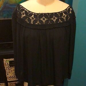 Daniel Rainn Sz S Black Bohemian wide shoulder flowy top with lace embroidery